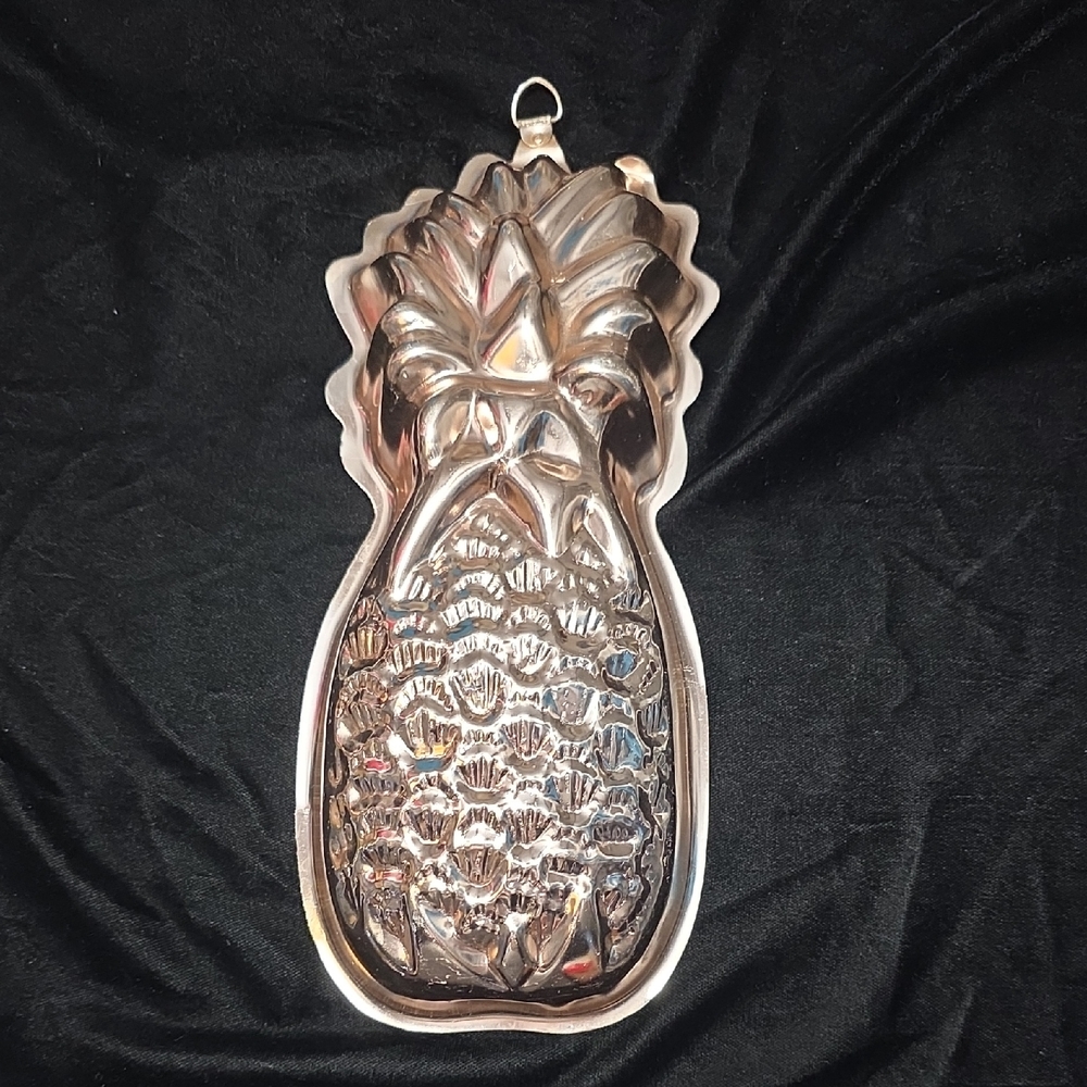 A.H.C. Pineapple-Shaped Jello or Cake Mold, Mid 1960s‎ Vintage